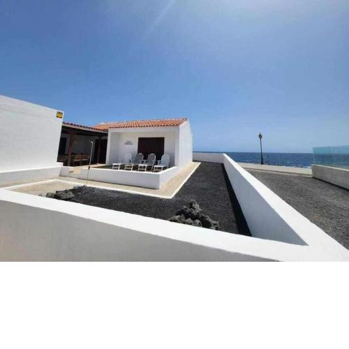 Villa Salada on the Ocean Shore