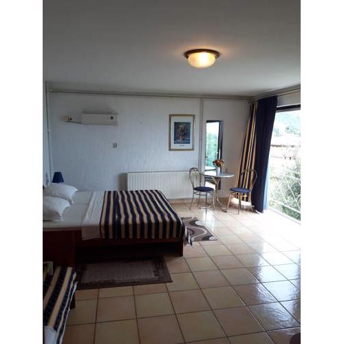 Villa Salyna -Two bedroom spacious apartment for 6