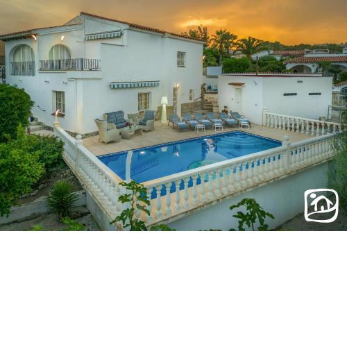 Villa Savina by Abahana Villas