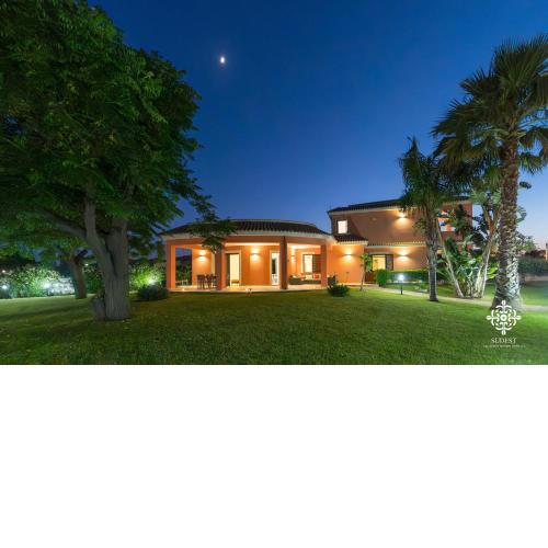 Villa Seaside - Beach Retreat