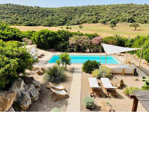 Villa Shanti ad Alghero con piscina, Jacuzzi, Yoga deck, per 18 persone