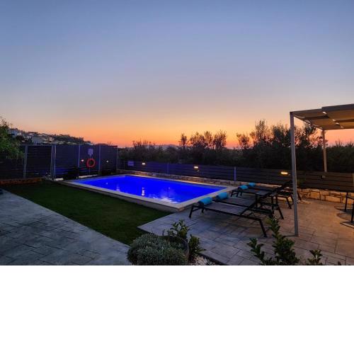 Villa Sheila with private pool