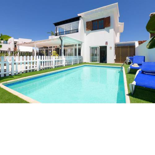 Villa Siroi, Puerto Del Carmen, heated pool, 10mn from the sea