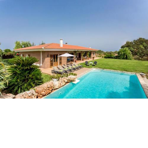 Villa Son Tretze by Villa Plus