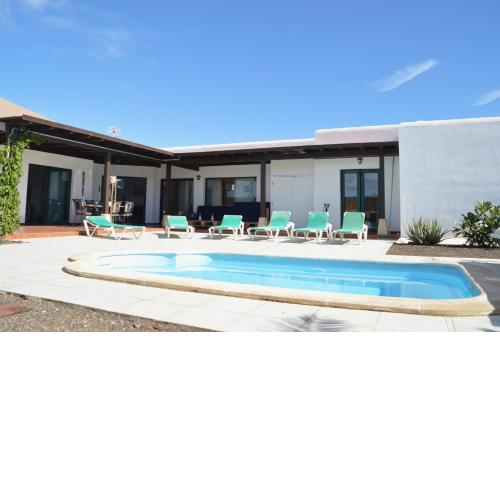 Villa spacieuse et lumineuse avec piscine Chauffée