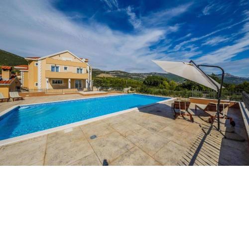 Villa Stone Queen
