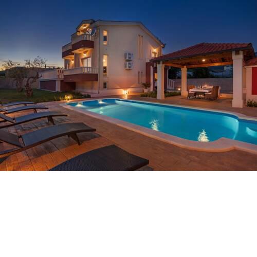 Villa Suker - Jacuzzi, Pool, Sauna
