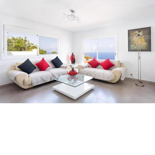 Villa Sunny Paradise & heated pool by Eden Rentals