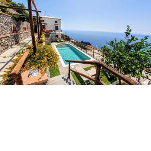 Villa Sunrise. Pool and seaview in Amalfi Coast