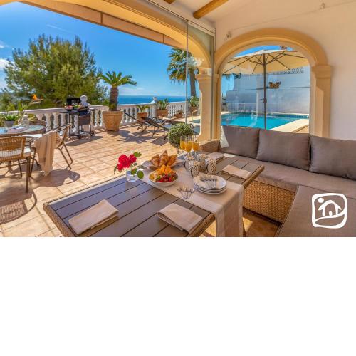 Villa Teuladi by Abahana Villas