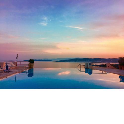 Villa Thalia Floating Heaven