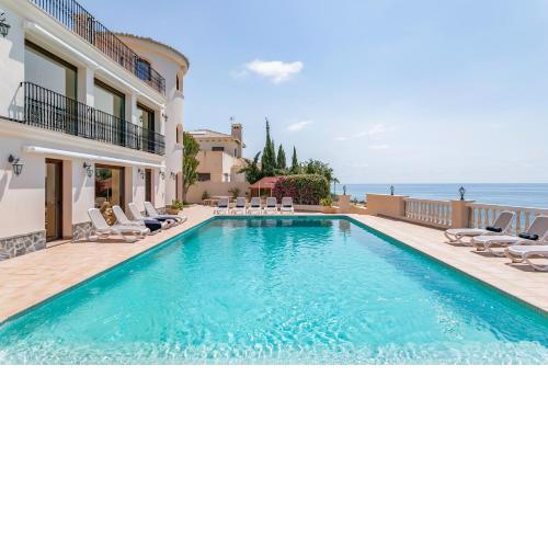 Villa Thorodin breathtaking 14P villa 1st line sea