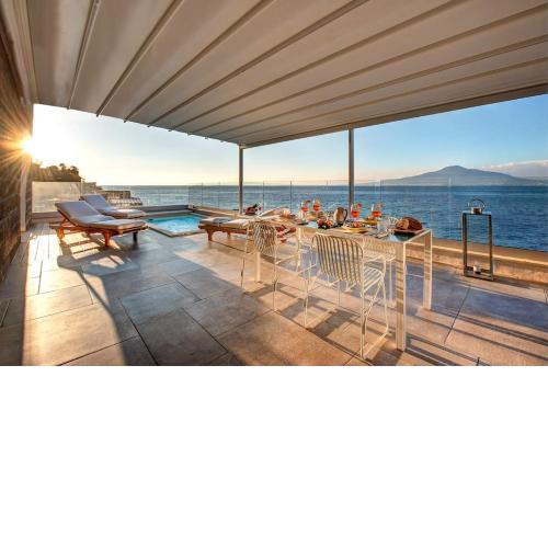 Villa Tramontana – Stunning Waterfront Villa