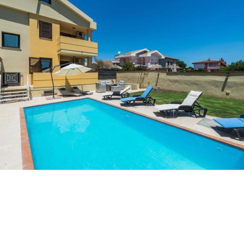 Villa vacanze con piscina privata (IUN Q6893)