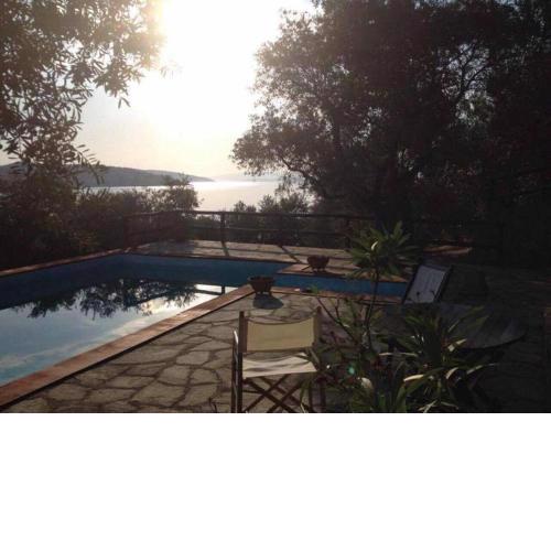 Villa Valia: Traditional Luxurious Residence