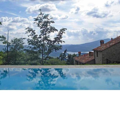 Villa Vallorsaia con piscina privata senza vicini