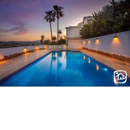 Villa Vermell by Abahana Villas