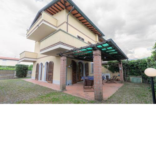 Villa vicino al mare con giardino e parcheggio