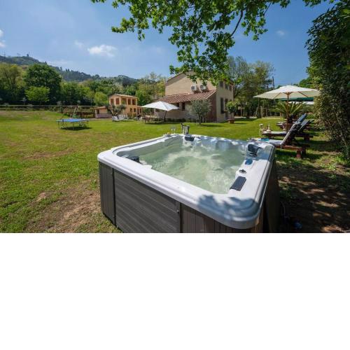 Villa Viloca in Camaiore, with jacuzzi