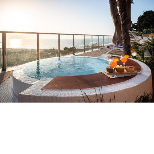 Villa vista mare con piscina riscaldata a Trappeto