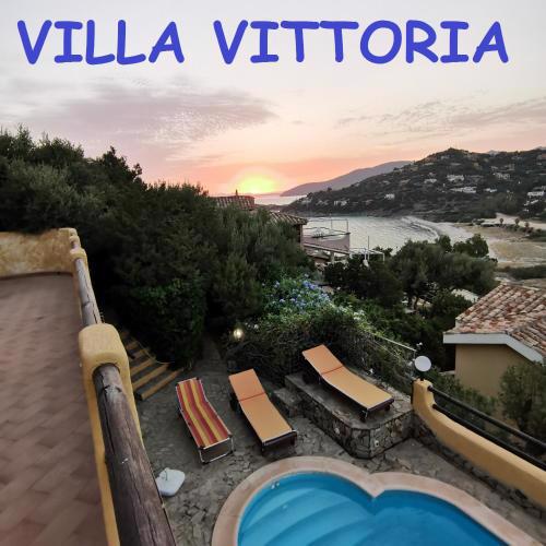 VILLA VITTORIA con PISCINA RISCALDATA, VISTA MARE, 150 MT DA SPIAGGIA
