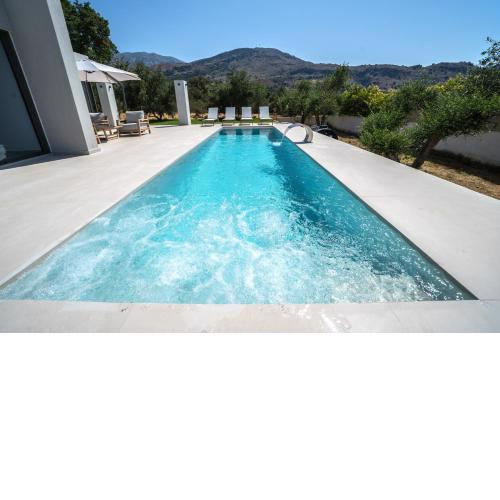 Villa Vivian Heated Private Swimming Pool & Jacuzzi