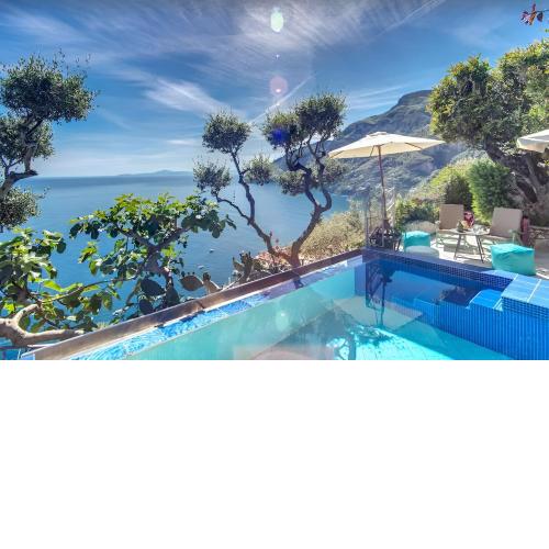 Villa with a pool, very private
