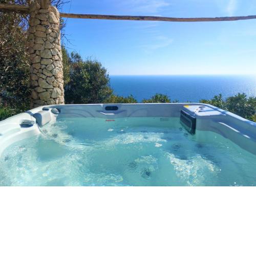 Villa with heated jacuzzi and stunning sea view