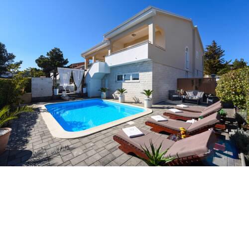 Villa with pool Belissima