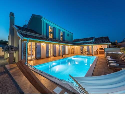 Villa with pool Katarina
