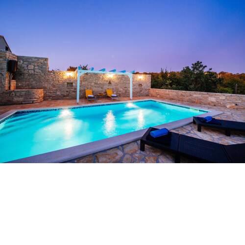 Villa with pool Korlat