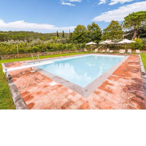 Villa with private pool 3 km from Cortona 3 apartments