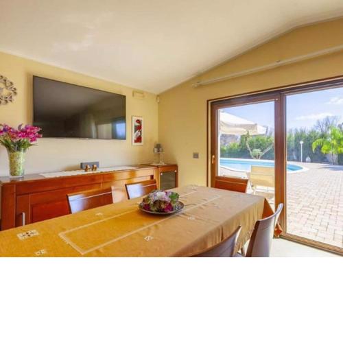 villa with private pool and air conditioning