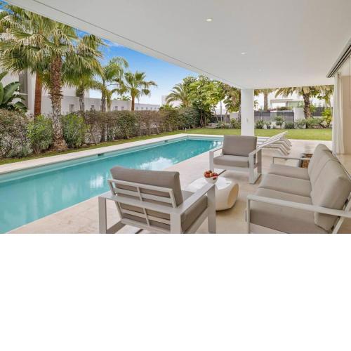 Villa with private pool and garden in Marbella
