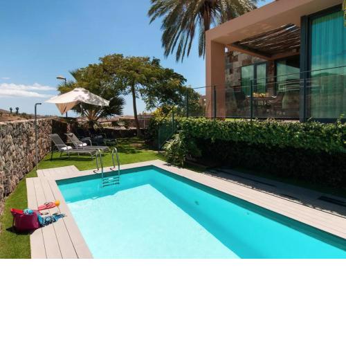 Villa With Private Pool In Luxury Golf Resort