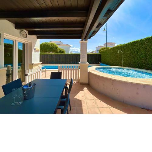 Villa with private pool & jacuzzi - CA27LT