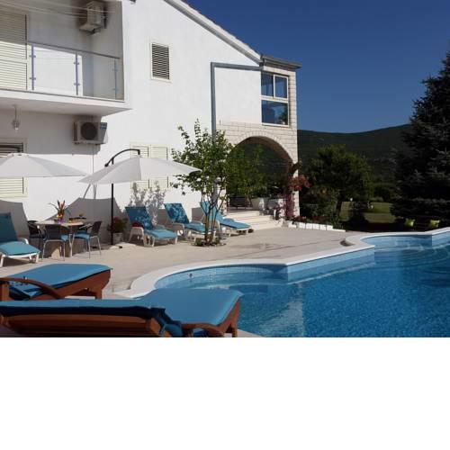 Villa with Private Pool, Sauna, Gym amd Tennis Court