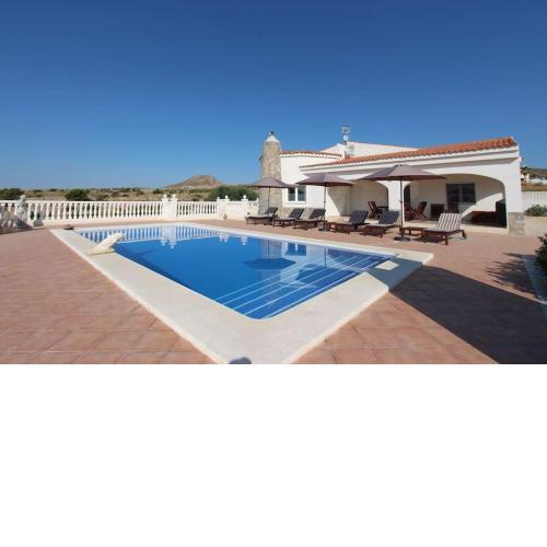 Villa with private swimming pool and coast views! Casa Valle del sol