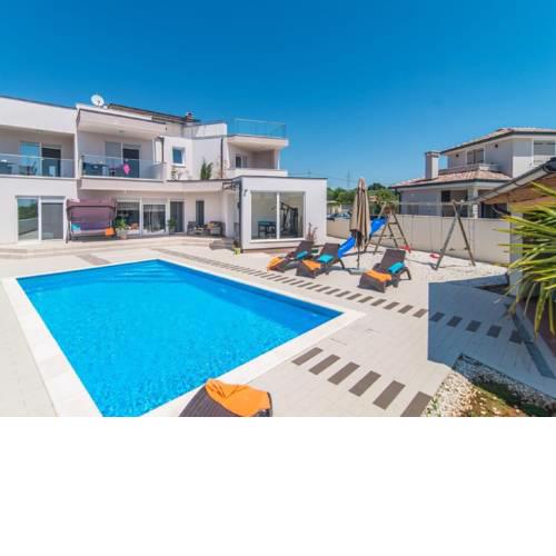Villa with sea view and private swimming pool near Vodnjan, beach at Fazana at 7 km