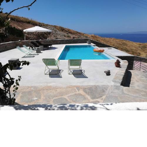 Villa with Swimming Pool