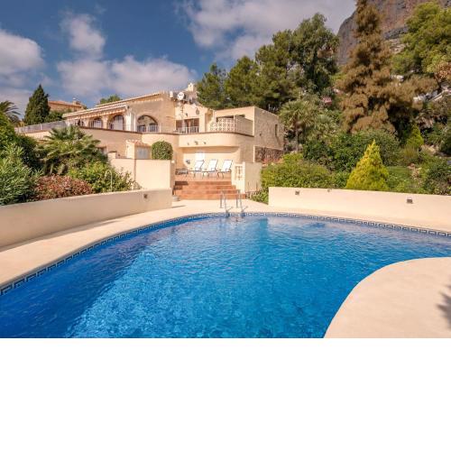 Villa with unique location, private swimming pool, terraces, views of Javea