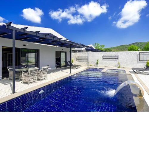 Villa Yalçın Alp: Your Ultimate Escape in Kayaköy with a Private Pool, Surrounded by Nature Villa with Pool and Garden in Kayakoy