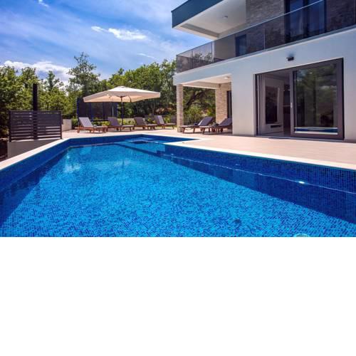Villa Zora -luxurious villa with heated pool, sauna, 4 bedrooms, 10 persons max