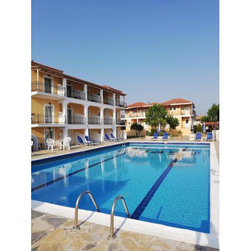 Village Inn Studios & Family Apartments