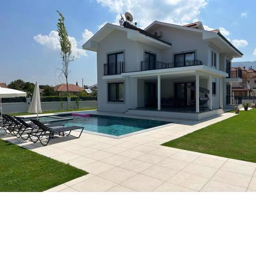 Villa's Tomris
