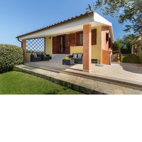 Villetta al mare con ampio giardino e bella vista