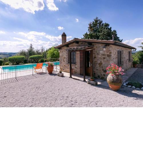 Villetta Armaiolo is a cozy cottage located in Tuscany