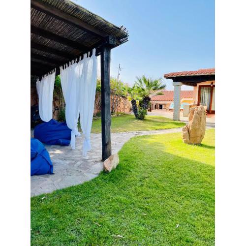 VILLETTA CON GIARDINO E TERRAZZA PRIVATA a due passi dal mare - fino a 8 posti letto