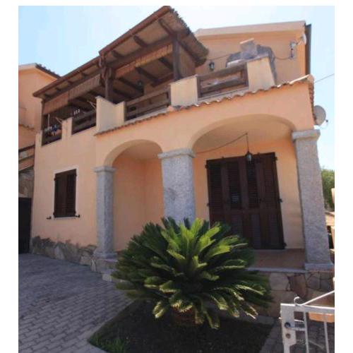 Villetta con portico vista mare e giardino privato