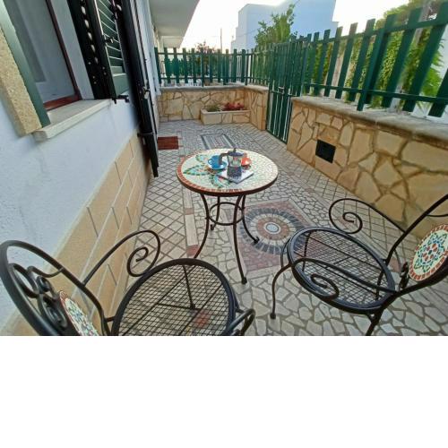 Villetta "Poesia" a 50 m dal mare con giardino e parking